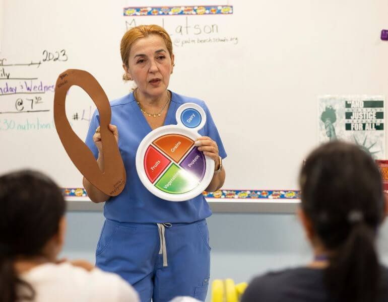 031193.JPG Palm Beach County Extension agent Patricia Kujundzic instructing about My Plate nutritional information. Photo taken 10-03-23